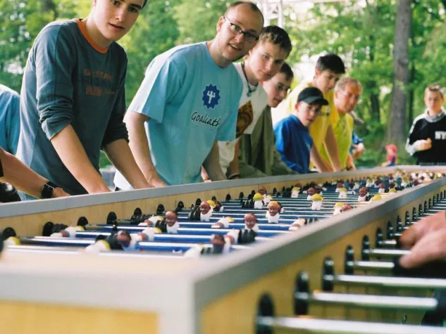 Bild: Fußball als echte Handarbeit: GOALIATH bringt alle an einen Tisch