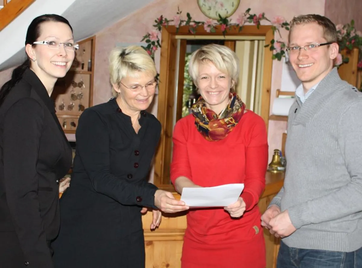 Bereiten gemeinsam den dritten RegioBrunch vor: Michele Wirth von der VR-Bank Muldental, Gastwirtin