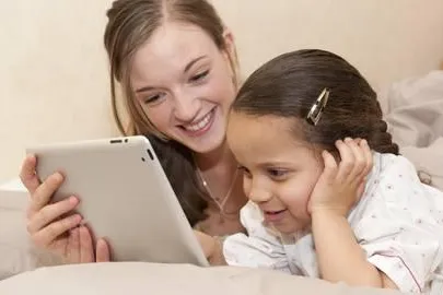 Tablet statt Bilderbuch? Was Eltern über mobile Medien wissen sollten Bild: Tablet statt Bilderbuch? Was Eltern über mobile Medien wissen sollten