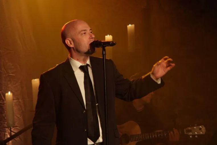 RPR1.Privatkonzert mit Unheilig: „Der Graf“ begeistert mit gefühlvoller Show hundert RPR1.er Bild: RPR1.Privatkonzert mit Unheilig: „Der Graf“ begeistert mit gefühlvoller Show hundert RPR1.er