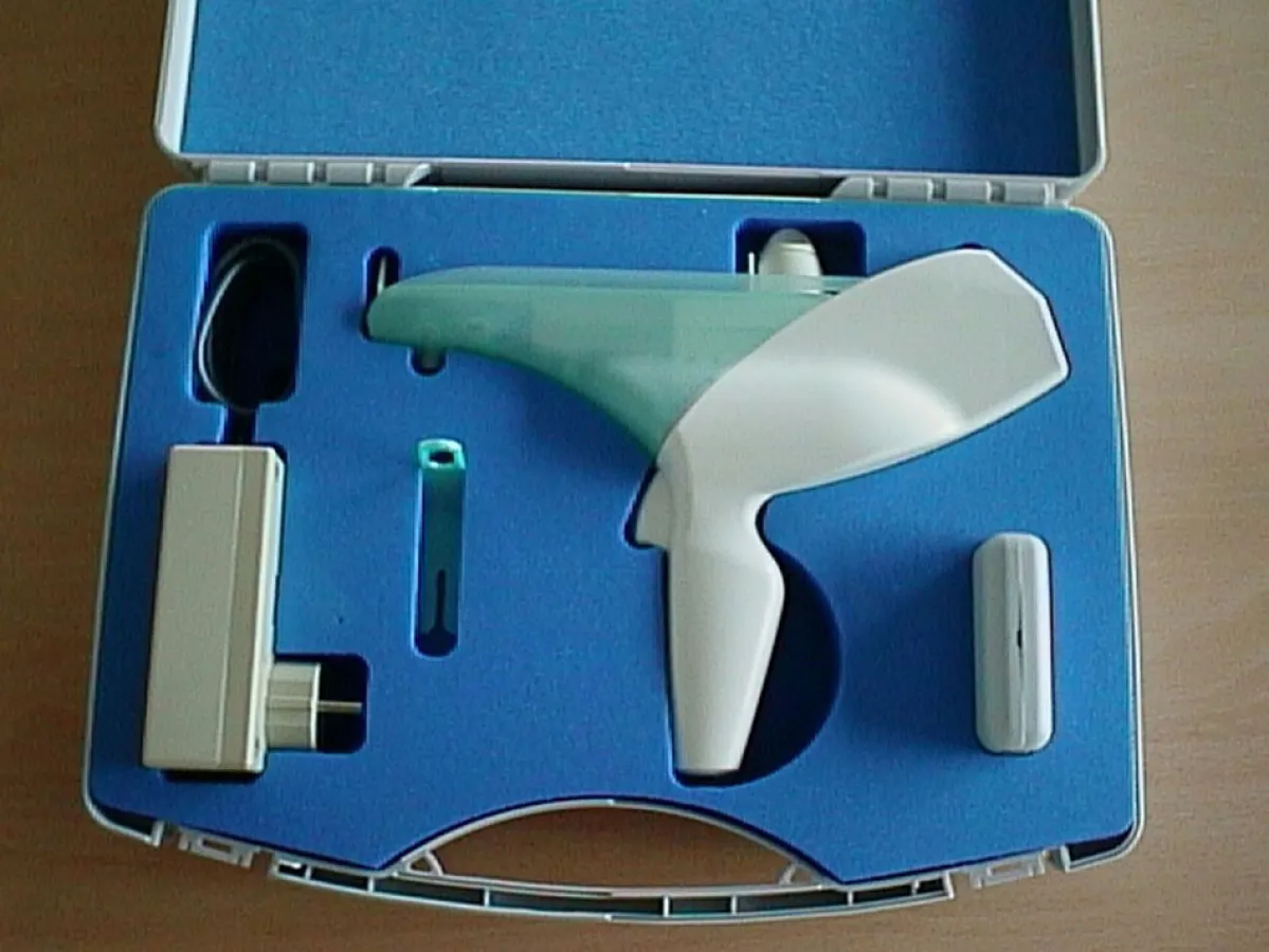 Der Mesomega von Medixsystème ermöglicht die hochpräzise Mikroinjection von Medikamenten in der Mesotherapie