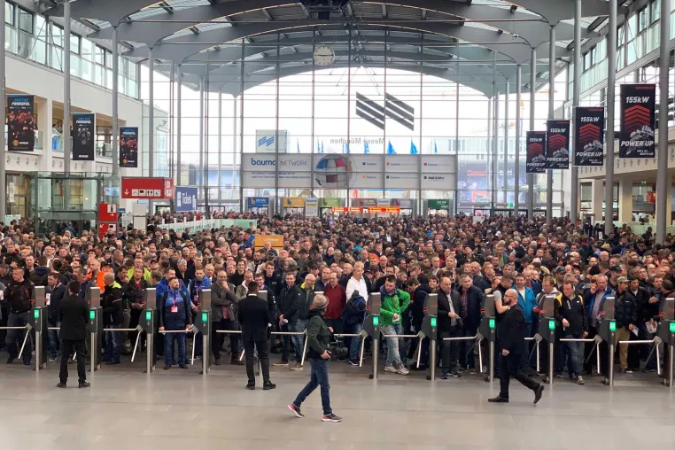 Bild: bauma 2019: Ticketing-System von ADITUS druckt für Alle ein Badge