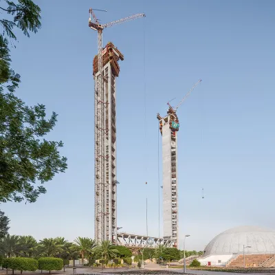 Bild: Kletterschalungslösung für verwinkelte Geometrie eines gigantischen Rahmens