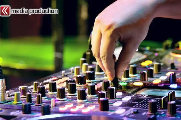 Mobiler DJ Berlin – Musik für Veranstaltungen jeglicher Art Bild: Mobiler DJ Berlin – Musik für Veranstaltungen jeglicher Art