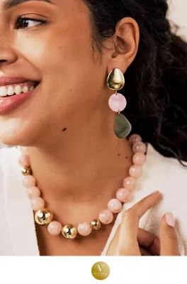 Bild: Strahlend durch den Sommer: Victoria Schmuck präsentiert die neue Beach Collection 2025