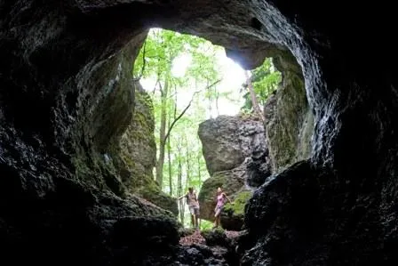 Bild: Kühle Höhlen im sommerlichen Amberg-Sulzbacher Land
