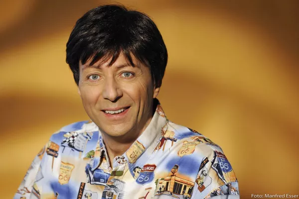 Bild: "Süße 17 und ein rotes Sommerkleid": Teddy Herz singt Sommerlied mit SambaBeat