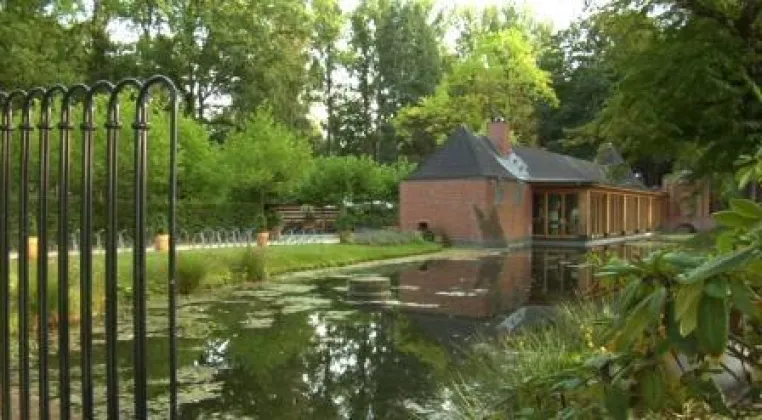 Geschenke-Tausch-Börse und Winter-Grillen im Biergarten am Wasserschloss Gartrop/ NRW Bild: Geschenke-Tausch-Börse und Winter-Grillen im Biergarten am Wasserschloss Gartrop/ NRW