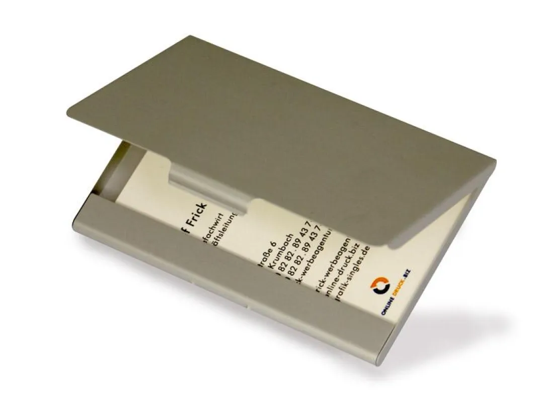 Visitenkarten auf Diplomatenkarton im stylischen Alu-Etui gibt es jetzt auch aus der Online-Druckerei.