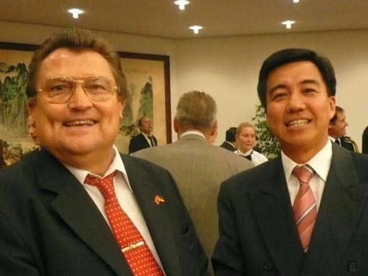 H.-J. Schmidt + Herr  ZHAO Bin, stellvertr. chin. Botschafter in Berlin