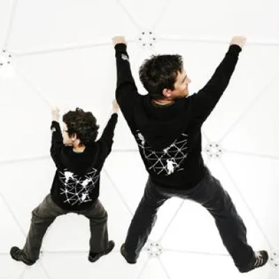 Bild: Kolt dates Zendome - Dress for Charity