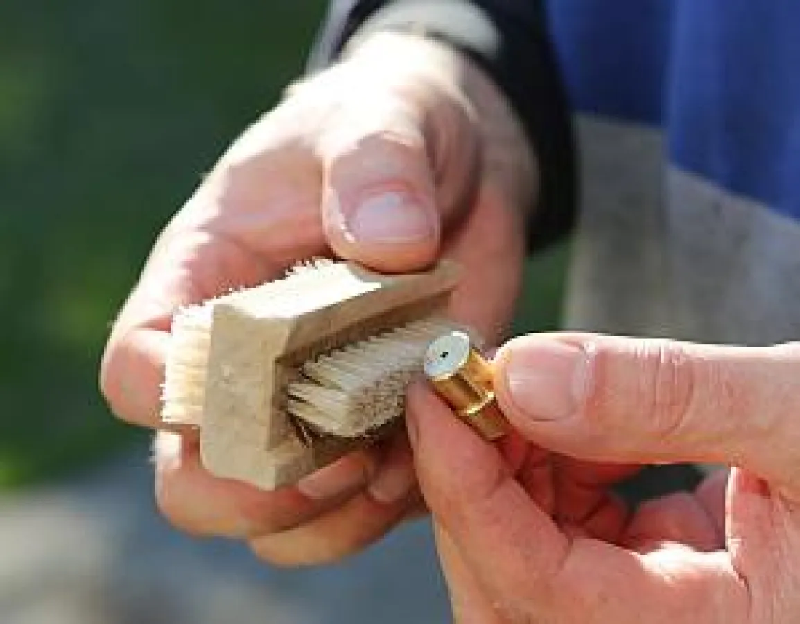 (c)Birchmeier: Düsen sollten mit einer Bürste gereinigt werden