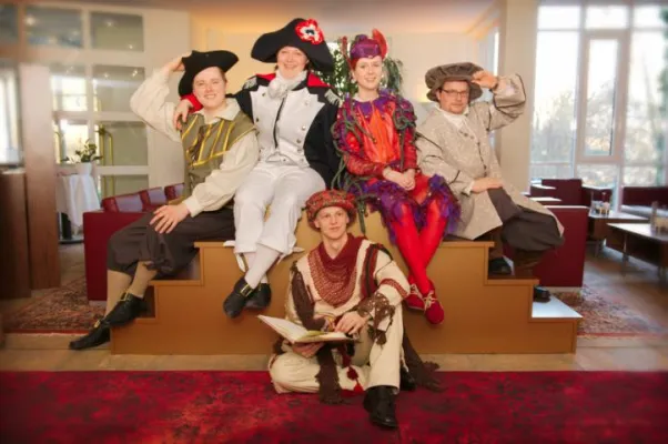 Bild: Der Weihnachtsmann war gestern: Feiern und Brunchen mit Märchenfiguren
