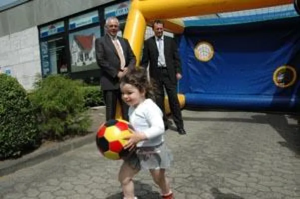 Bild: FIBAV zeigt Flagge