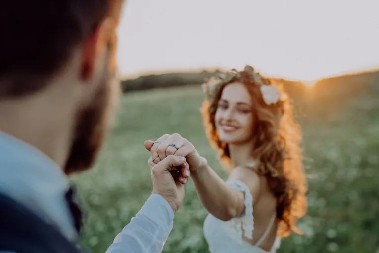Bild: Digitale Hochzeitsplanung: Warum immer mehr Paare auf zentrale Lösungen statt WhatsApp setzen