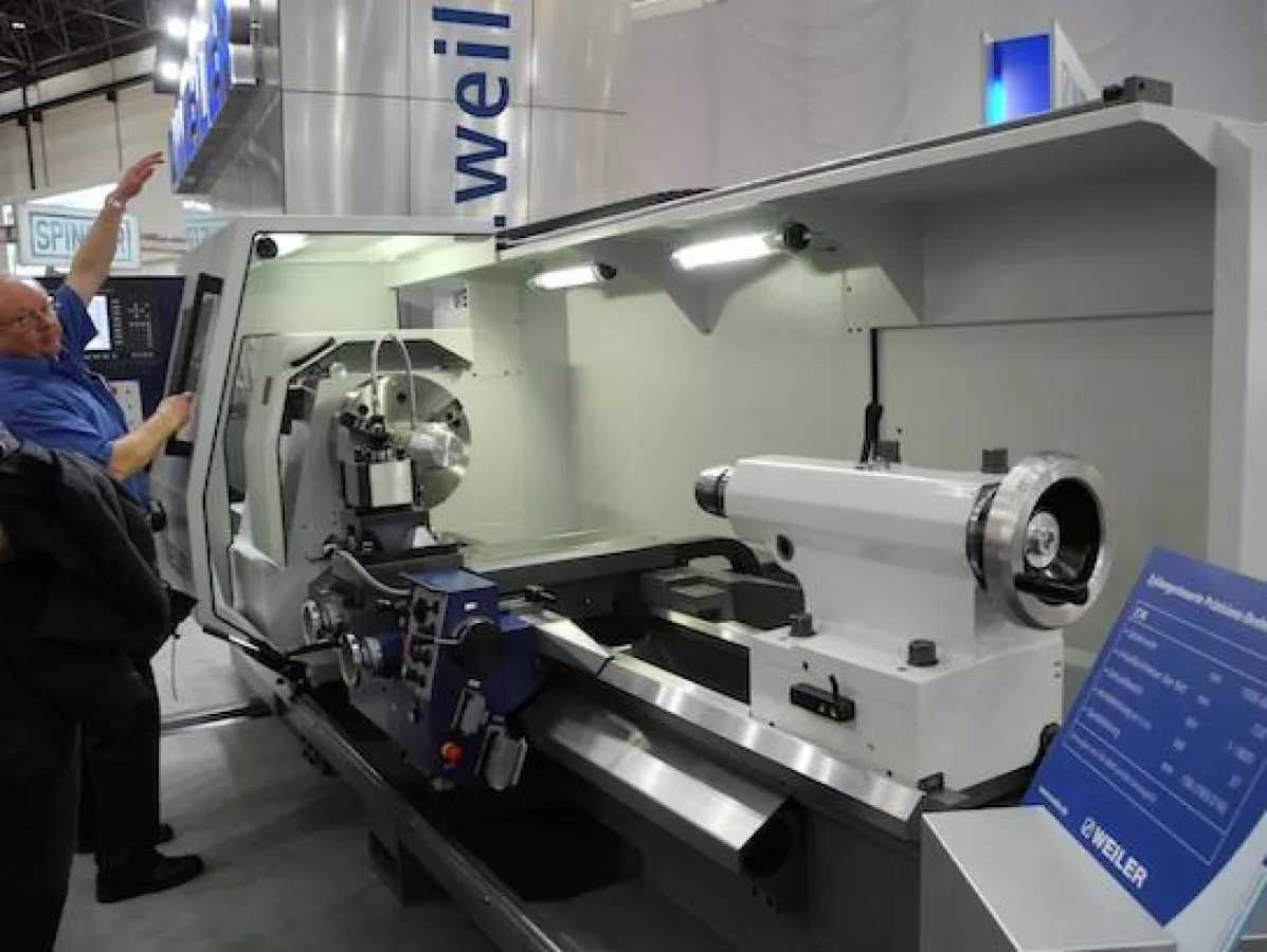 Zyklengesteuerten Präzisions-Drehmaschine E70 von WEILER (Foto: WEILER Werkzeugmaschinen GmbH).