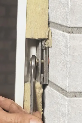 Bild: Hocheffiziente Stahltürmontage dank Novoferm Riexinger-Messeneuheit