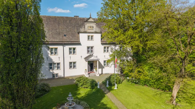 Bild: Schloss Alverdissen wird von Sotheby's International Realty zum Kauf angeboten