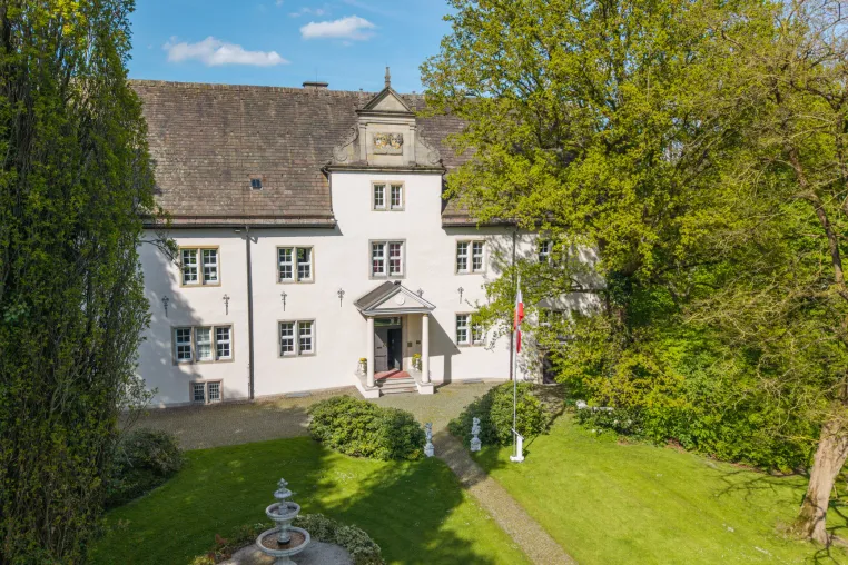Schloss Alverdissen wird von Sotheby's International Realty zum Kauf angeboten Bild: Schloss Alverdissen wird von Sotheby's International Realty zum Kauf angeboten