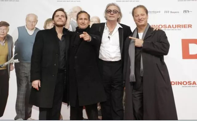 Bild: Filmpremiere "Dinosaurier- Gegen uns seht ihr alt aus!" in Berlin am 16.12.2009