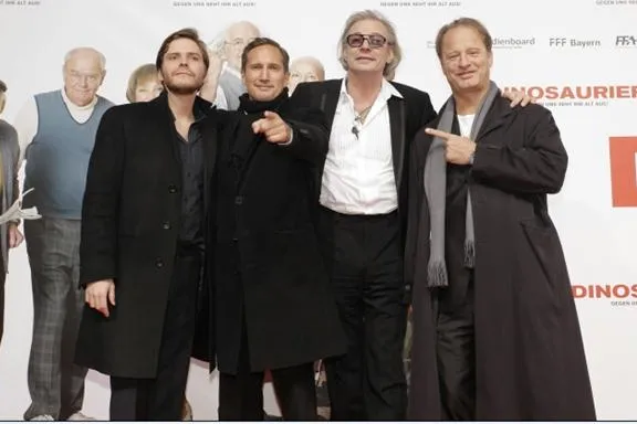 Bild: Filmpremiere "Dinosaurier- Gegen uns seht ihr alt aus!" in Berlin am 16.12.2009