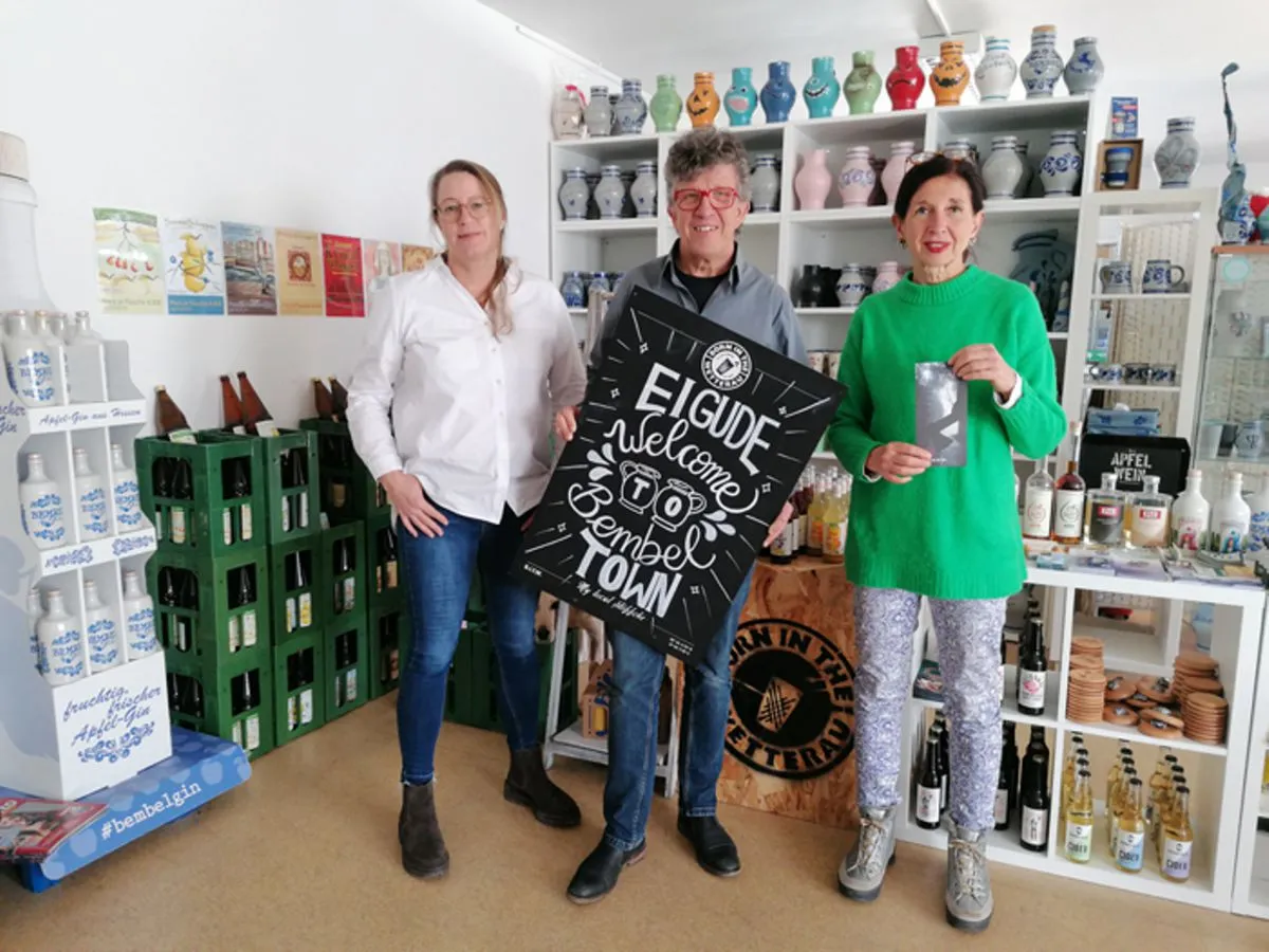 Krimi & Schobbe neu am Start in Bembeltown ab 22. März 2023 (© Angelika Angermeier)