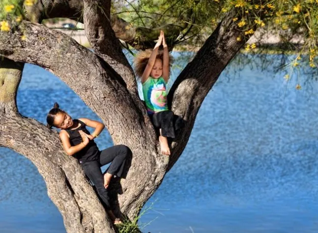 Bild: Kinder-Charity-Kalender 2012 von devayani yoga unterstützt zwölf Kinderhilfsprojekte weltweit