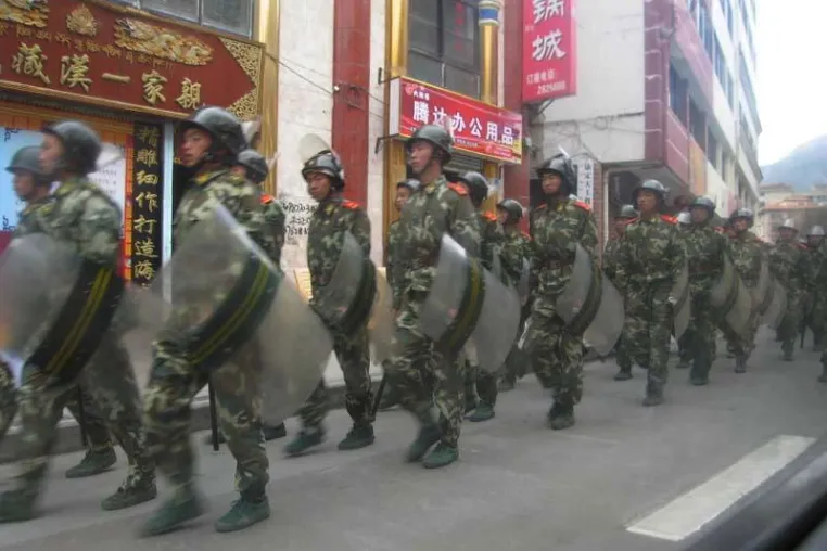 Bild: Vereinzelte Protestbekundungen gefolgt von Festnahmen in Tibet