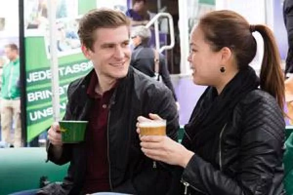 Bild: Halle trifft sich auf eine Tasse Kaffee
