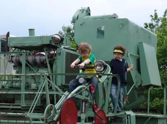 Jubiläums-Technikschau der Superlative - "60 Jahre Landtechnik in Löwenberg" Bild: Jubiläums-Technikschau der Superlative - "60 Jahre Landtechnik in Löwenberg"