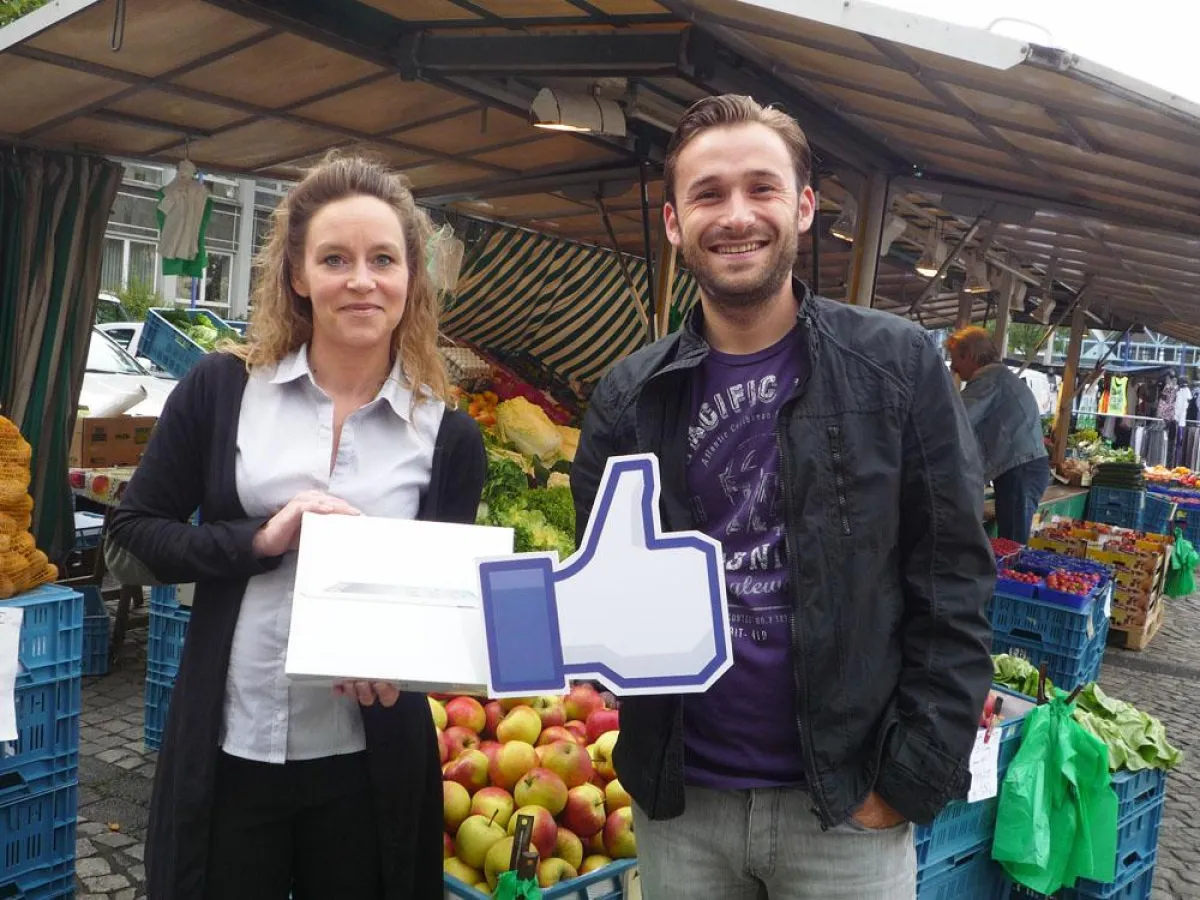 v.l.n.r.: Hauptgewinnern Sandra Peternel und Patrick Kötteritzsch (FrischeKontor-Marketing)