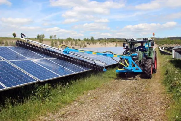 Bild: Intersolar: Sunbrush mobil zeigt neue Systeme zur Reinigung von PV-Anlagen