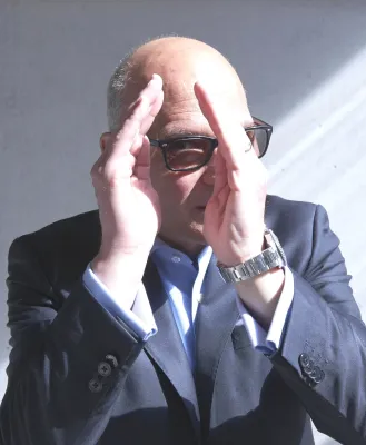 Bild: Warum hektisches Entscheiden Change-Prozesse ausbremst – und wie Führung in Unsicherheit Wirkung entfaltet