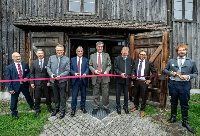 Sein Innovationsgeist ist bis heute Vorbild: Joseph von Fraunhofers historische Glashütte wiedereröffnet Bild: Sein Innovationsgeist ist bis heute Vorbild: Joseph von Fraunhofers historische Glashütte wiedereröffnet