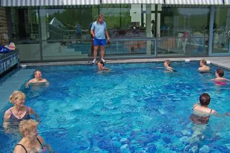 Bild: 8. Deutscher Walking-Tag in Heilbädern und Kurorten – Aqua –Nordic-Walking-Schnupperkurse im Sibyllenbad