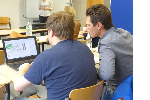 Karriere sichern: Berufsbegleitend für Logistik qualifizieren Bild: Karriere sichern: Berufsbegleitend für Logistik qualifizieren