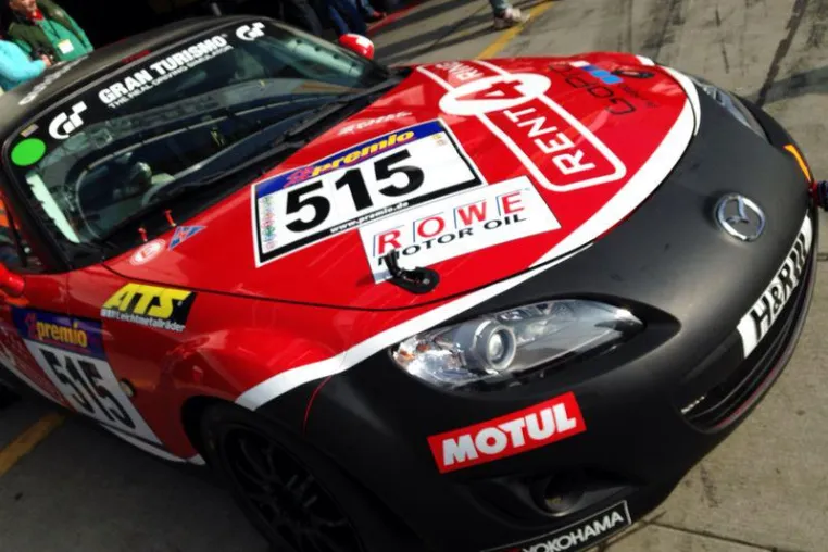 Bild: BERG- UND TALFAHRT FÜR RENT4RING RACING BEIM ZWEITEN VLN LAUF