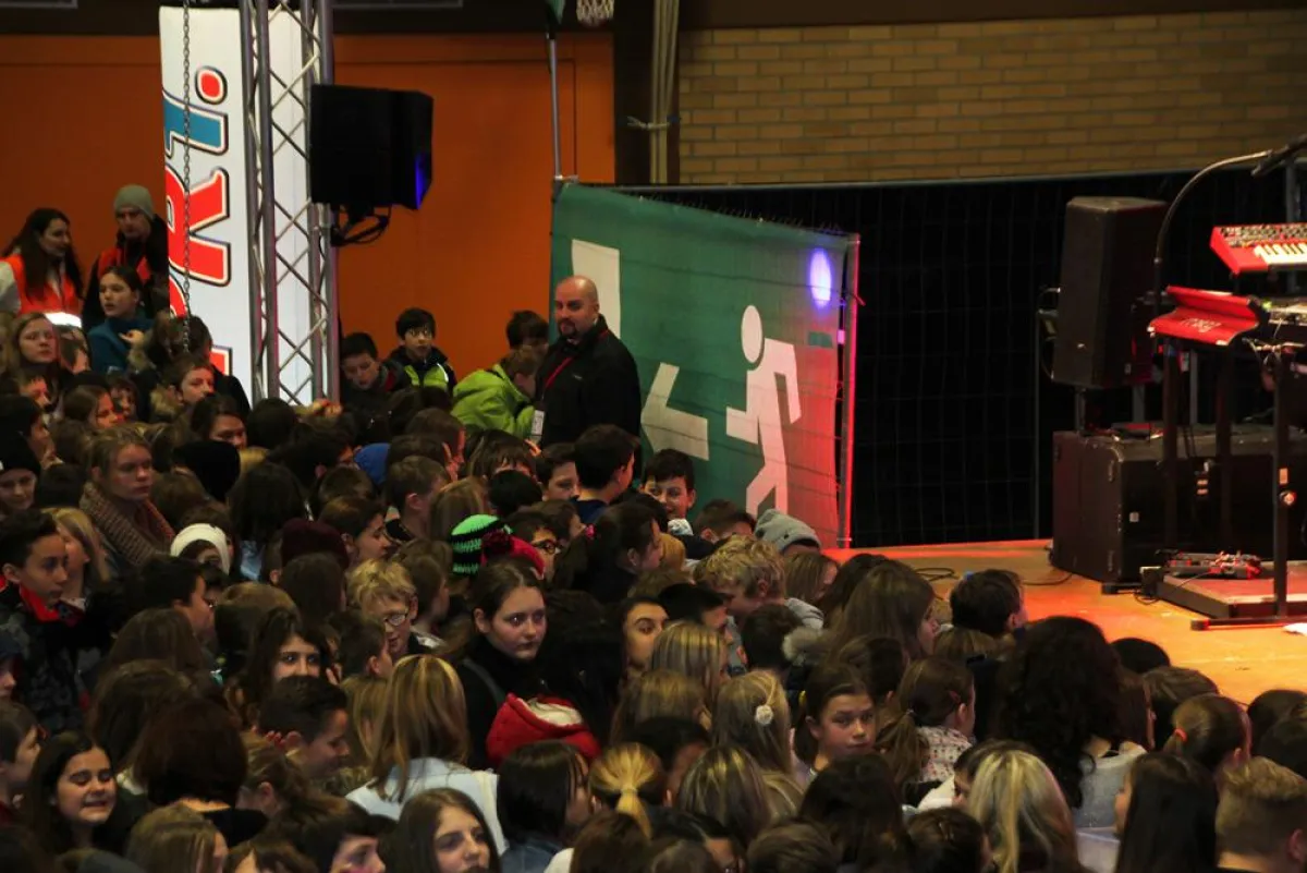 Notausgangsbanner von eps bei Benefizkonzert