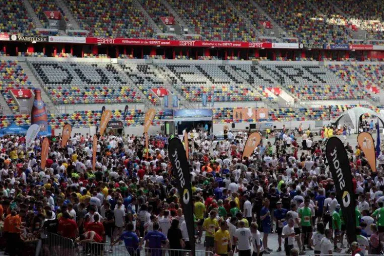 Vorfreude auf den B2RUN Firmenlauf 2012 in Düsseldorf - Am 5. Juli 2012 erwartet B2RUN bis zu 7.000 Läufer Bild: Vorfreude auf den B2RUN Firmenlauf 2012 in Düsseldorf - Am 5. Juli 2012 erwartet B2RUN bis zu 7.000 Läufer