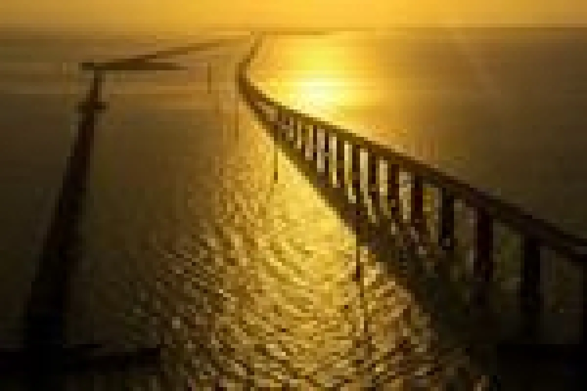 Seven Mile Bridge im Sonnenuntergang (c) Rob O'Neal