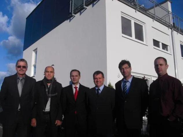 Bild: Endlich „drin“ – der erste Kunde „Im Bieth“ ist an die Telekommunikation angeschlossen