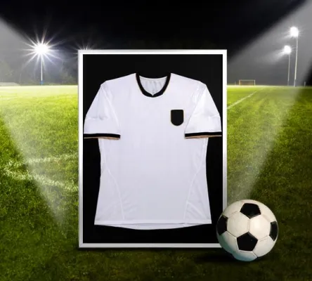 Deutschlands erster Onlineshop für Trikotrahmen schenkt dem „Heiligsten“ einen Ehrenplatz Bild: Deutschlands erster Onlineshop für Trikotrahmen schenkt dem „Heiligsten“ einen Ehrenplatz