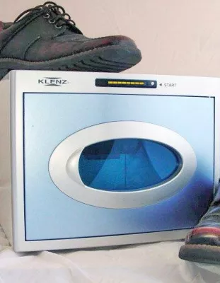 Stinkschuhe waren gestern - KLENZ ist heute. Fußpilz und Schweißfüßen zuverlässig ohne Chemie vorbeugen Bild: Stinkschuhe waren gestern - KLENZ ist heute. Fußpilz und Schweißfüßen zuverlässig ohne Chemie vorbeugen