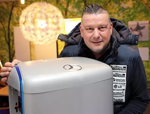 Bild: RedTherm fährt auf Energiespeicher von Mercedes-Benz ab – Von der Straße in den Heizungskeller