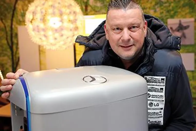 Bild: RedTherm fährt auf Energiespeicher von Mercedes-Benz ab – Von der Straße in den Heizungskeller