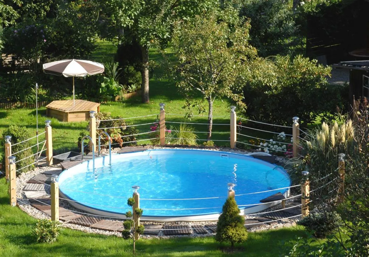 Der Traum vom eigenen Pool muss nicht teuer sein. Foto: Poolpowershop.de