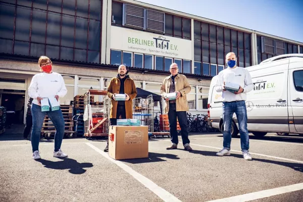 Bild: SPREEFREUNDE und bttr.live spenden Schutzmasken für die Berliner Tafel