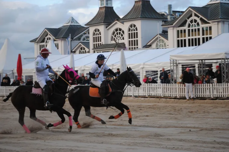 Bild: Beach Polo ist zurück auf Rügen - 5. Deutsche Beach Polo Meisterschaft 01. - 03.10.2021 in Sellin