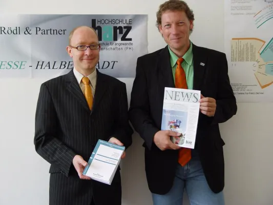 Kooperation zwischen Hochschule Harz und Stadt Halle-Elektronische Verwaltung soll Services verbessern Bild: Kooperation zwischen Hochschule Harz und Stadt Halle-Elektronische Verwaltung soll Services verbessern