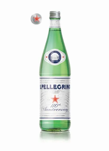 Bild: Happy Birthday & buon compleanno - Der Mineralwasserklassiker S.Pellegrino feiert 110. Geburtstag